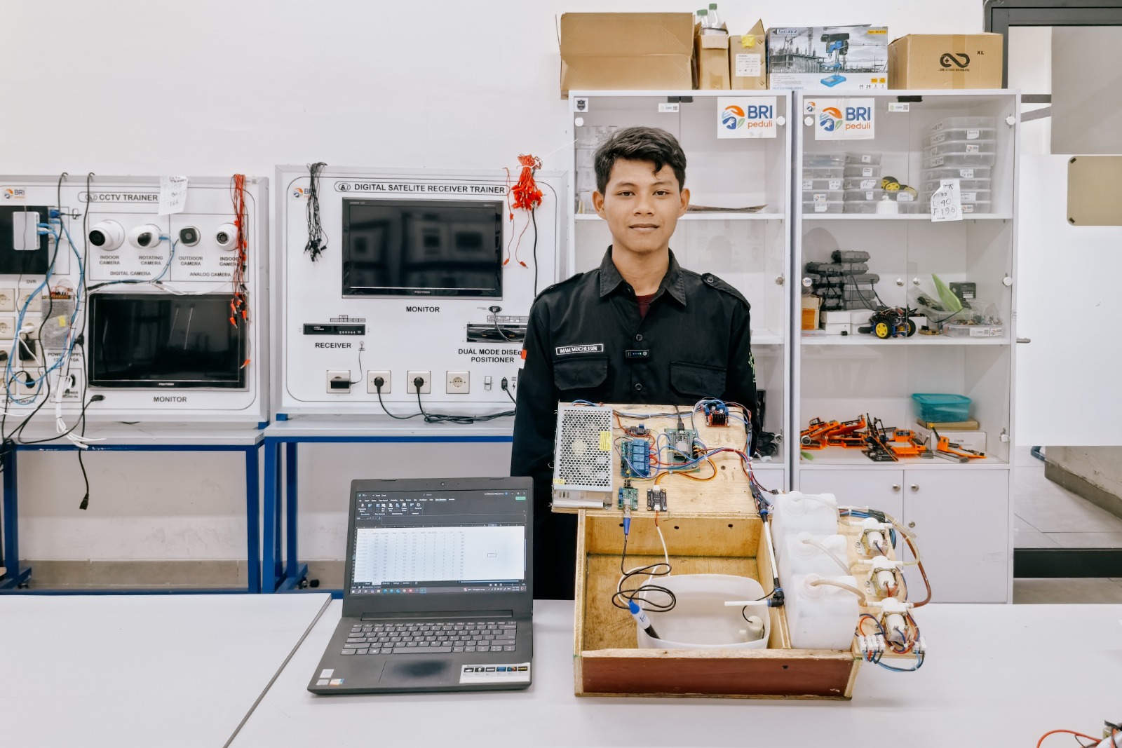 Mahasiswa UNU Yogyakarta Ciptakan Sistem Otomatis Pencampur Nutrisi Hidroponik Berbasis PID Controller