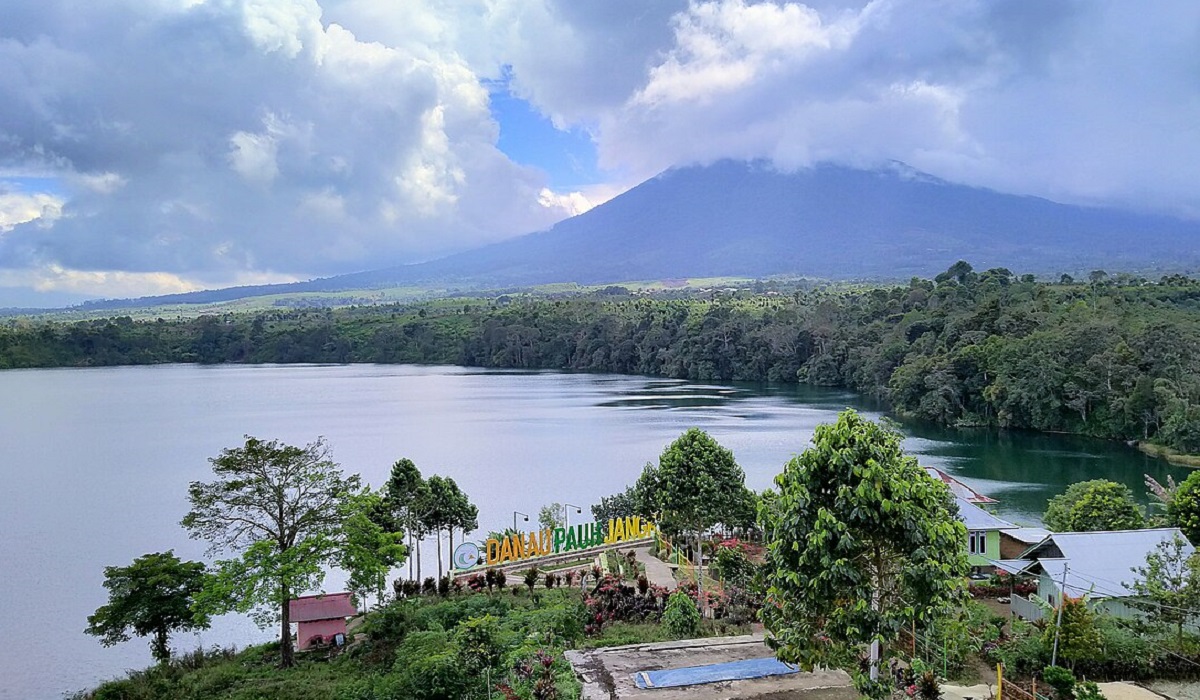 7 Rekomendasi Wisata Terbaik di Jambi dengan Siluet Alam Memanjakan Mata, Cek Lengkapnya Disini