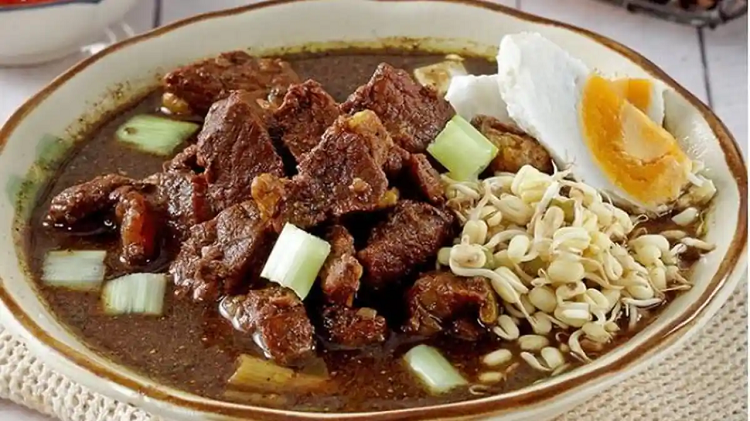 Wisata Kuliner Surabaya, Ini Daftar Tempat Makan Rawon Paling Ikonik 