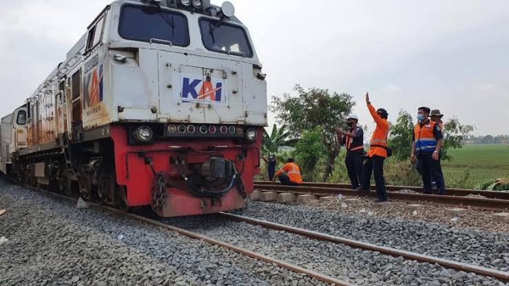 Gempa Batang, Tiga Perjalanan Kereta Api Terpaksa Berhenti Luar Biasa