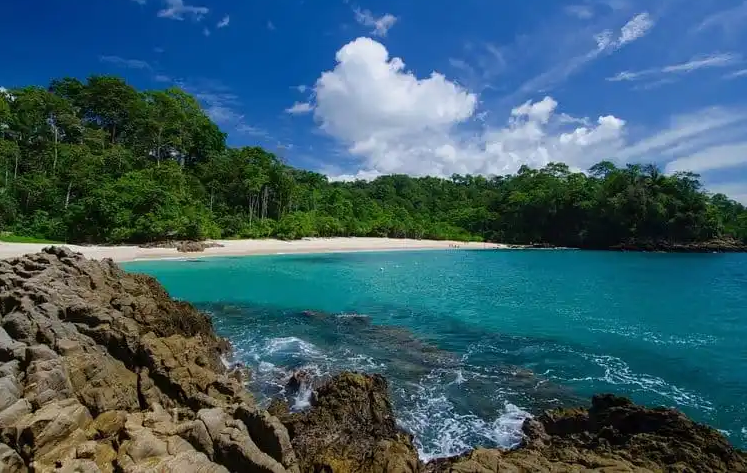 Destinasi Wisata Terbaru 2024 Pantai Banyuwangi, Cocok Untuk Sunlust Tourist