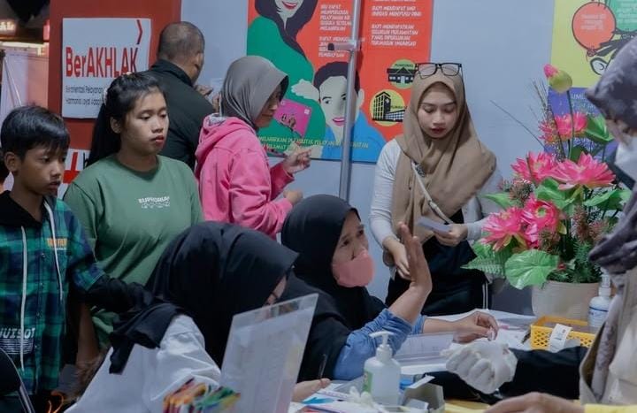 Stand Layanan Kesehatan Terpadu Gratis Dinkesda Diserbu Pengunjung Brebes Beres Fair 2025