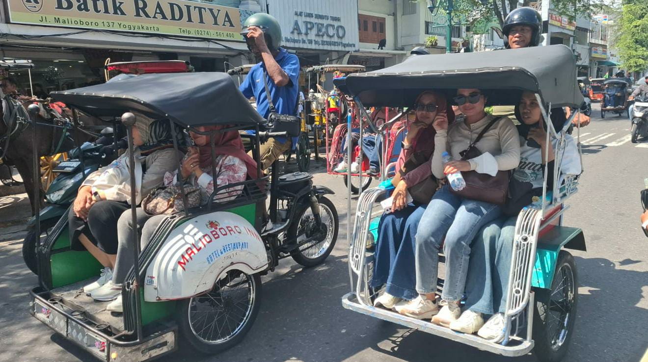 Malioboro Padat, Hasto Ajak Warga Jogja Wisata ke Kulon Progo hingga Gunungkidul