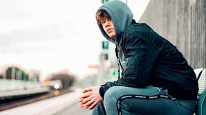 8 Referensi Gaya Outfit Lari Untuk Cowok 2025, Tampil Nyaman Tetap Keren Dan Stylish