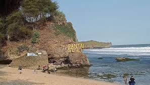 Pesona Keindahan Pantai Slili Tempat Liburan Awal Tahun, Surga Snorkeling Tersembunyi di Antara Bukit Gunungki