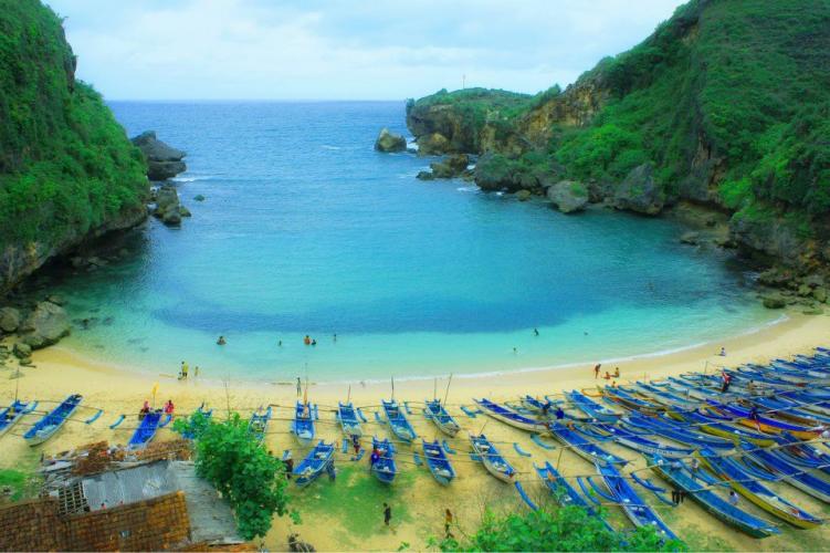 Rekomendasi Spot Sunset di Pantai Ngrenehan dengan Panorama yang Memukau