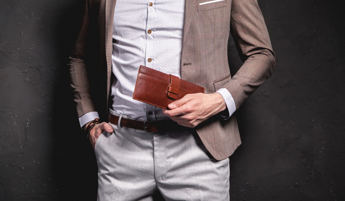 4 Rekomendasi Clutch Bag Terbaik untuk Pria, Berikan Sentuhan Elegan di Setiap Acara