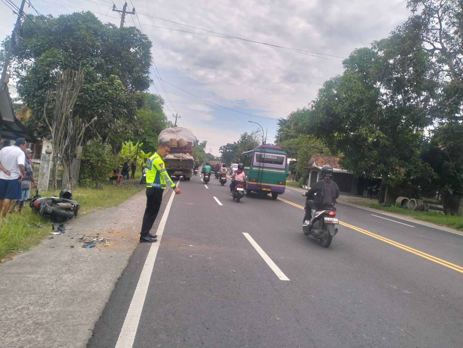 Truk Tabrak Motor di Sentolo Kulon Progo, Pengendara Vario Terluka