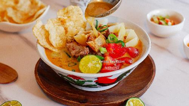 Soto Bang Ebet Menawarkan Sensasi Berbeda dengan Kuah Santan Susu dan Soto Betawi