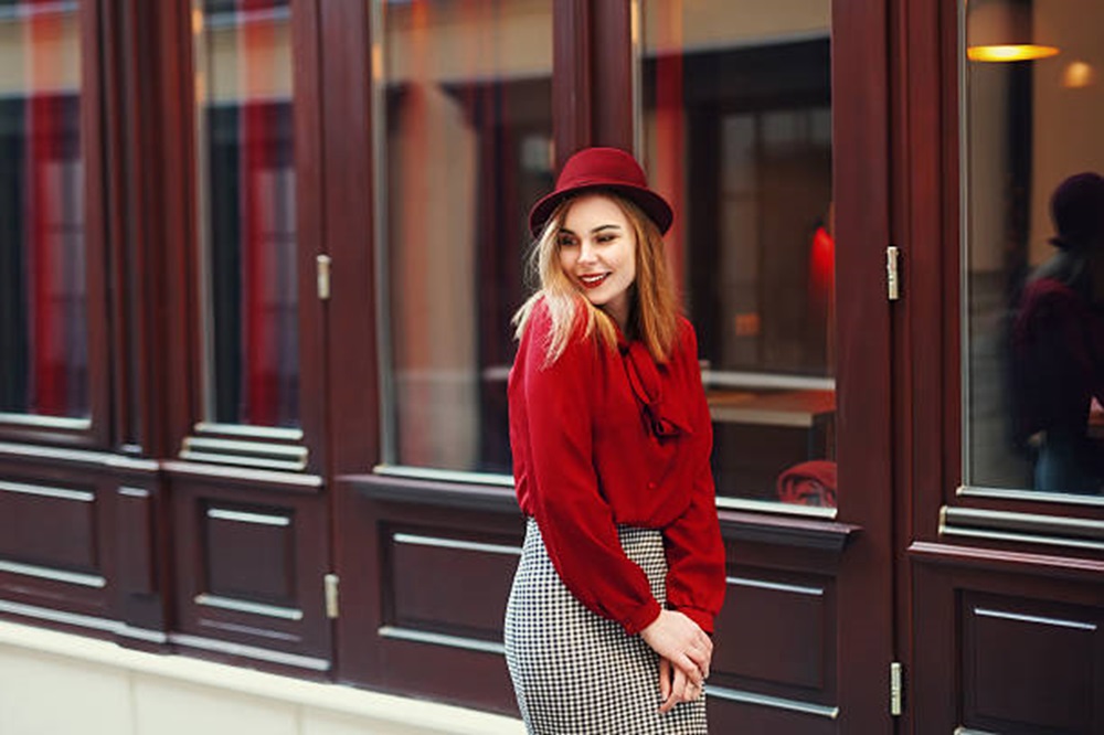 Inspirasi Atasan Wanita Kekinian dengan Model Fashionable, Bikin Tampilan Lebih Trendi