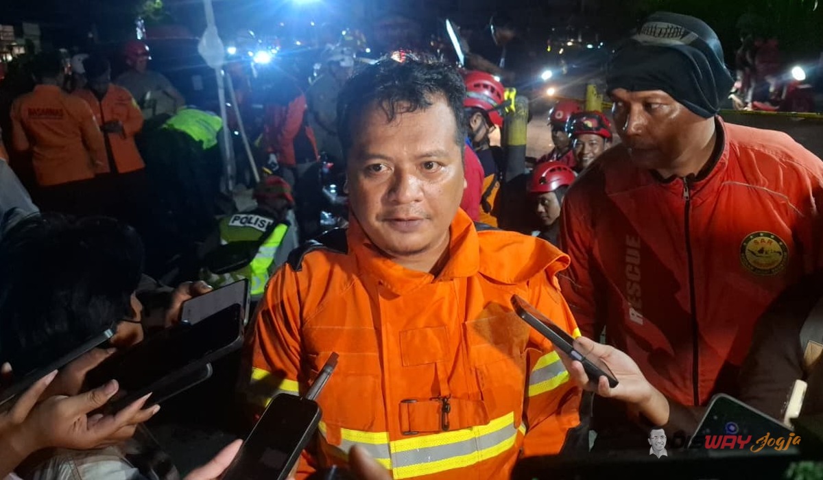 Basarnas Temukan Dua Korban Kebakaran Trans Home Sleman di Dekat Tangga