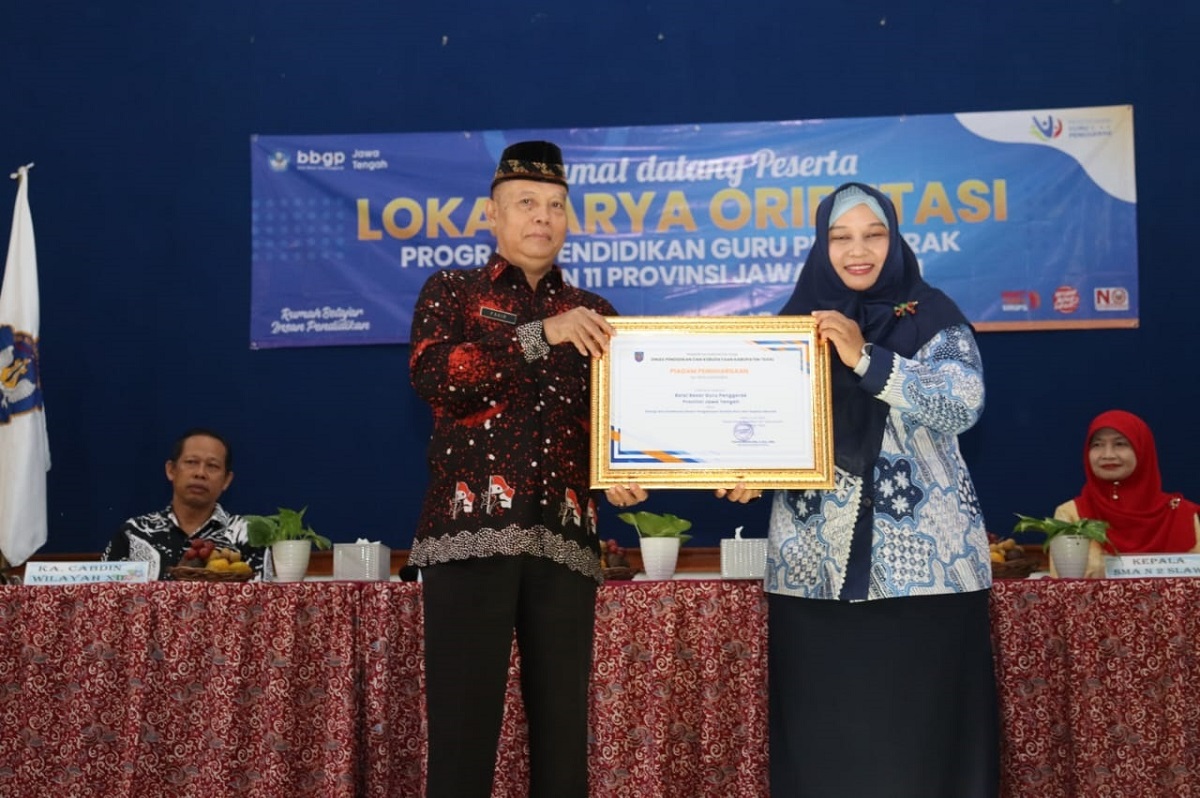 Dinas Dikbud Kabupaten Tegal Raih Penghargaan Terminimalis Pengelolaan Kinerja Guru