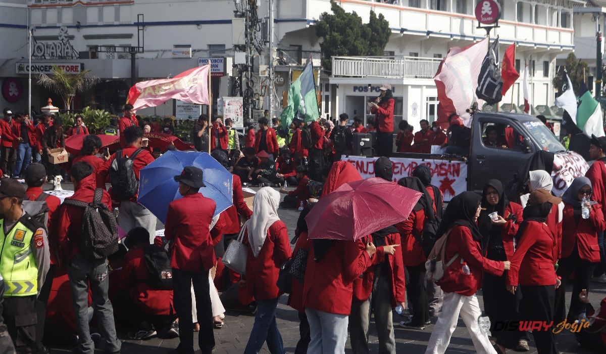 Aksi Seribuan Mahasiswa di DPRD DIY dan Titik Nol Kilometer, Ada Tujuh Tuntutan