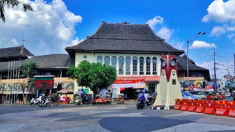 Pasar Gede Hardjonagoro Menelusuri Jejak Sejarah dan Surga Kuliner Solo