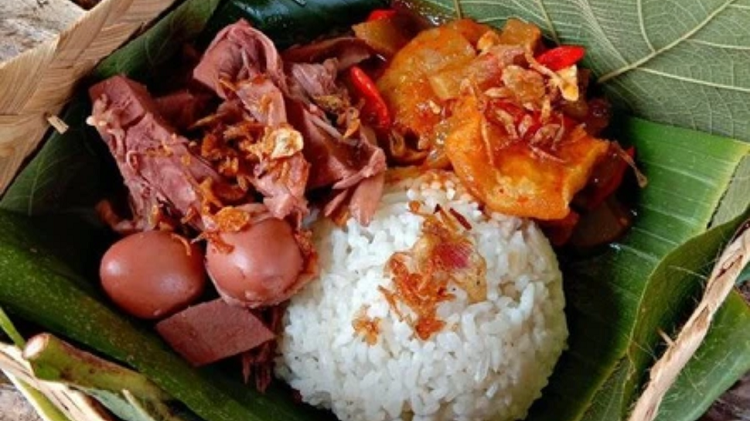 Surga Kuliner Tersembunyi di Bogor? Kuyy Cobain Cita Rasa Khas Gudeg Pawon Kayu