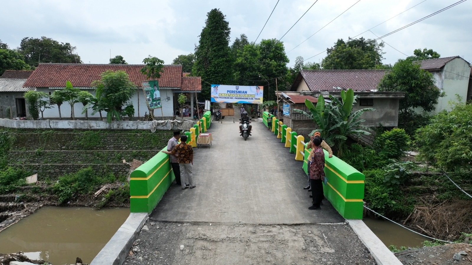 Warga Kecamatan Pagerbarang Tegal Bersyukur, Jembatan Sungai Sibiyuk Sudah Diperbaiki