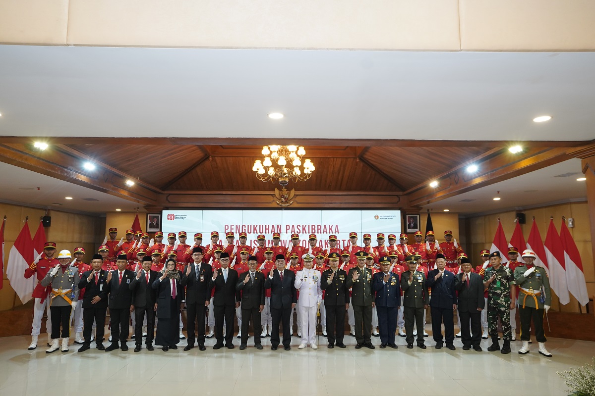 38 Siswa Berprestasi Resmi Dikukuhkan Menjadi Paskibraka DIY Kibarkan Sang Merah Putih