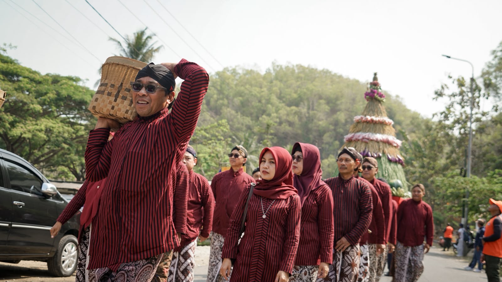 Kenduri Ageng GUnungkidul di Pantai Baron, 18 Kapanewon Bawa GUnungan dan Ingkung