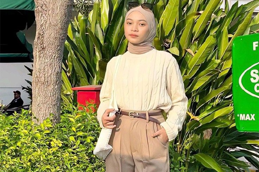 Buat Tampilan Anti Pucat, Ini Dia Deretan Warna Hijab Paling Cocok untuk Baju Cream