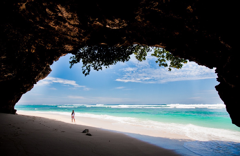 Cocok Untuk Healing, Green Bowl Beach Incaran Wisata Terbaru 2024 Penuh Ketenangan Yang Berwarna