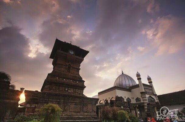 Jelang Ramadhan, Referensi Wisata Terbaru 2024 Jateng? Berziarah Makam Wali Hingga Masjid Agung! 