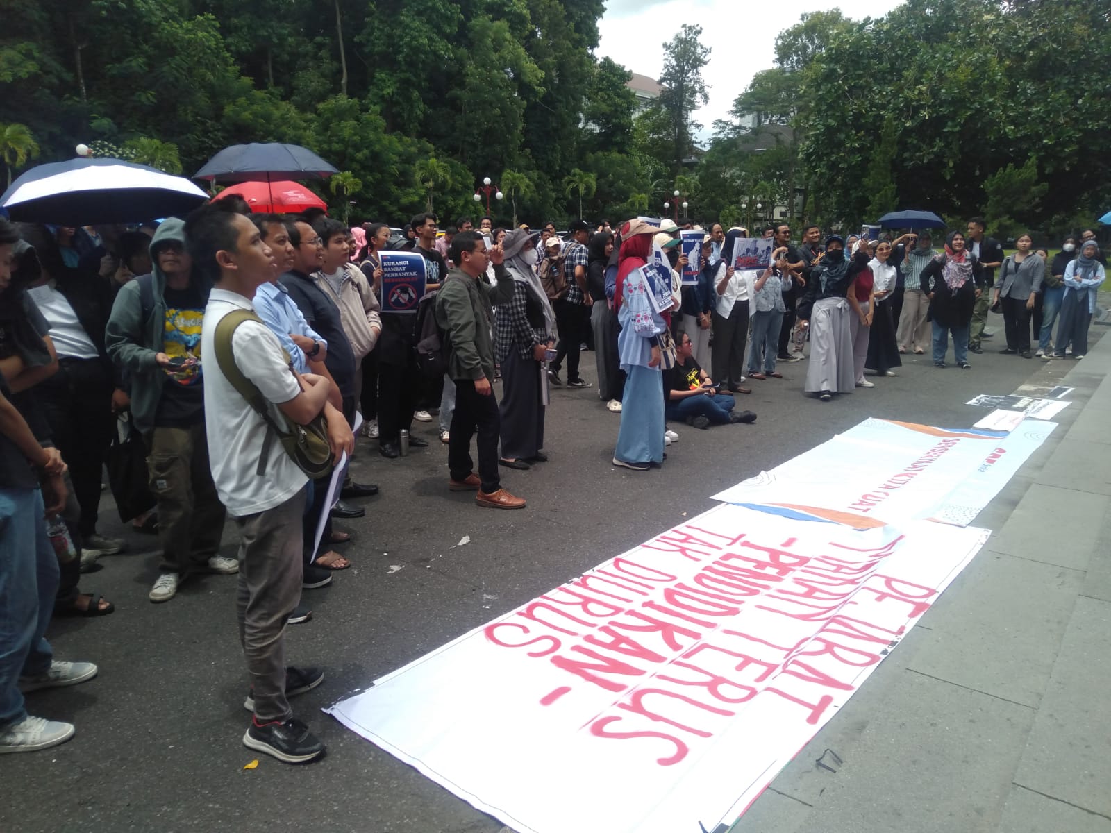 Serikat Pekerja Fisipol UGM Tuntut Pencairan Tukin Dosen ASN Tanpa Diskriminasi