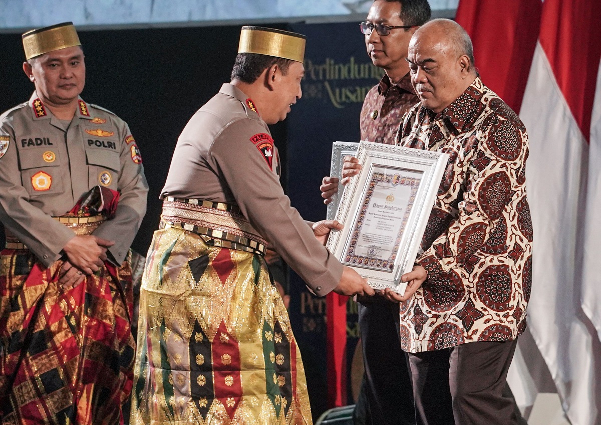 Sri Sultan Terima Penghargaan Kamtibmas Atas Inisiatif Jaga Warga dan Omah Jaga