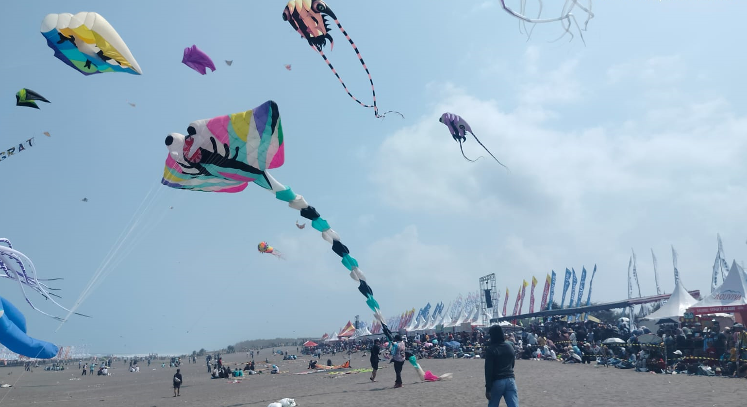 Berlangsung Dua Hari, Ada Ribuan Layang-Layang di Langit Pantai Parangkusumo