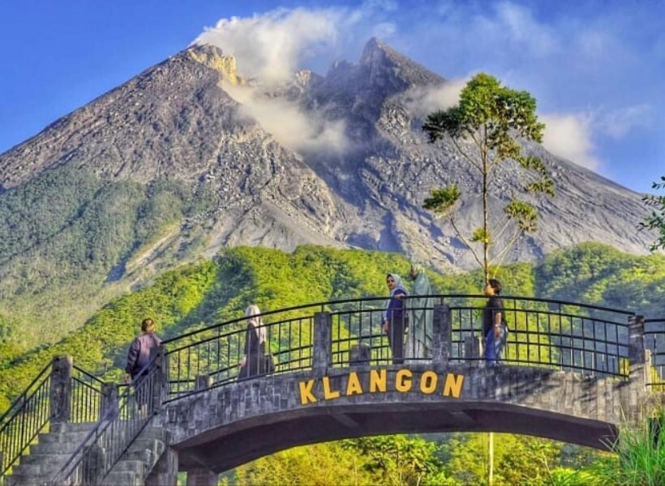 Bukit Klangon, Wisata 'Ngeri-Ngeri Sedap' dengan Panorama Merapi dari Jarak Sekitar 4 Kilometer