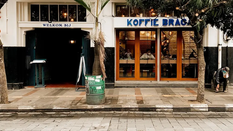 Tempat Nongkrong Hits dan Terjangkau di Kawasan Braga Bandung