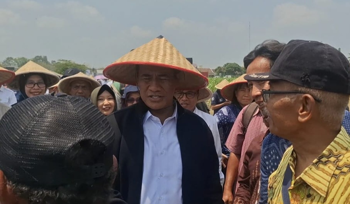 Mentan Amran Sebut Stok Beras 4,5 Juta Ton, Target Kedelai UGM Bisa Diperluas hingga 5.000 Hektare