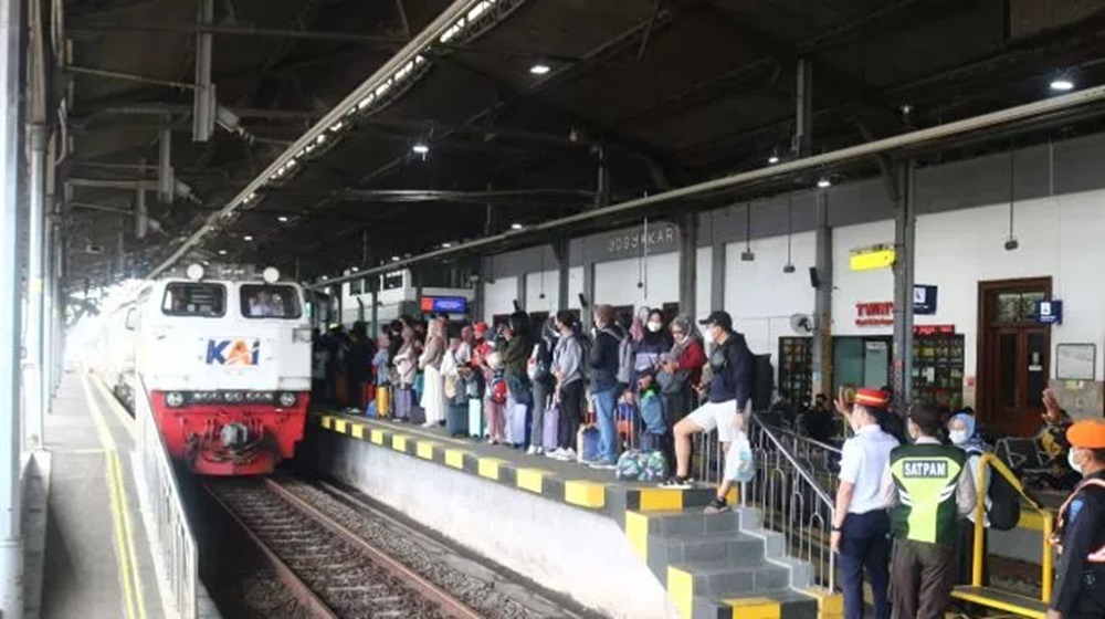 Sebanyak 160 Ribuan Penumpang KA Jarak Jauh Naik dari 2 Stasiun di DIY