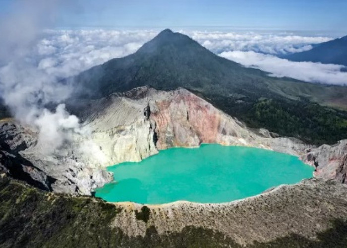 Eksplorasi Pesona Pariwisata Jawa Timur: Antara Gunung Bromo dan Pantai yang Memukau.