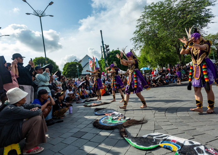 Tak Gelar Event Tahun Baru, Malioboro Tetap Hidup dengan Atraksi Seni Jalanan