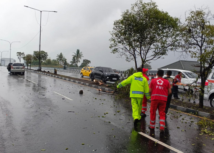 Mitsubishi SS Diduga Hilang Kendali, Tabrak Dua Mobil di Jembatan Kaliabu Gamping