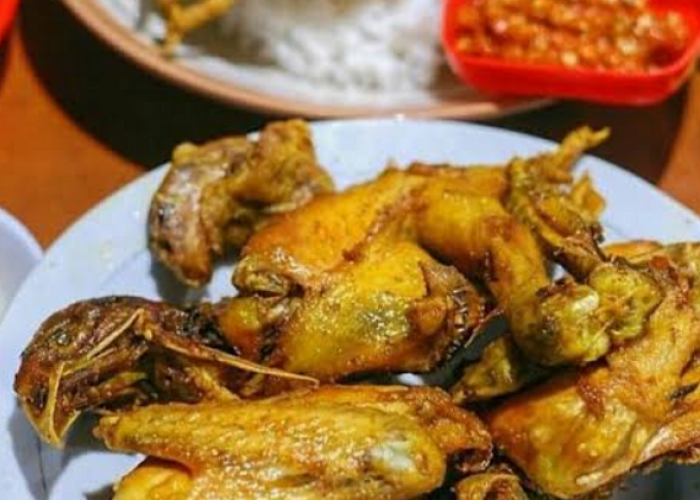 Menjelajahi 3 Warung Ayam Goreng Legendaris dengan Porsi Jumbo yang Menggoyang Lidah