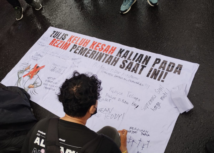‘Kami Sudah Sangat Terjepit’, Curhat Relawan Muda di Tengah Aksi Rakyat Memanggil di Gejayan