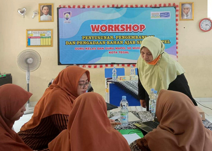 Guru SD Muhammadiyah 1 Kota Tegal Dilatih Penyusunan Bahan Ajar