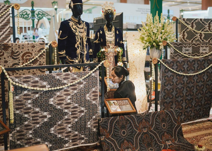 Secara Eksklusif, Batik Athabrata Dipamerkan di INACRAFT 2025