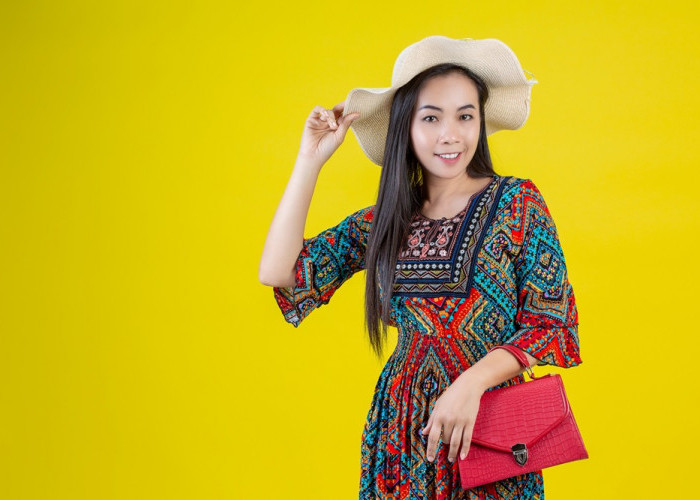 Rekomendasi Model Baju Tenun Wanita Terbaru, OOTD Kece dengan Tampilan Menawan