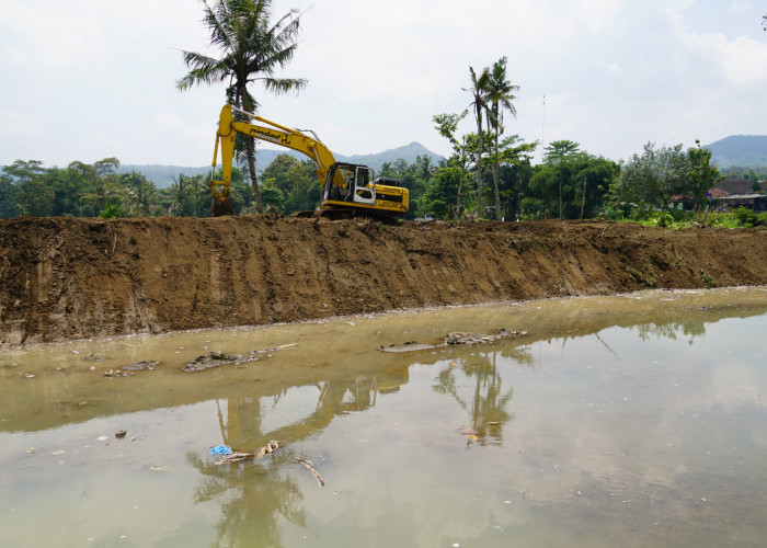 Normalisasi Sungai Anakan Kali Oyo Dimulai, Bupati Endah: Kurangi Risiko Banjir di Hargomulyo