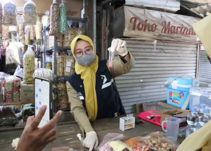 Cegah Peredaran Makanan Tak Laik Konsumsi, Pengawas Terpadu Kabupaten Brebes Blusukan Pasar Tradisional