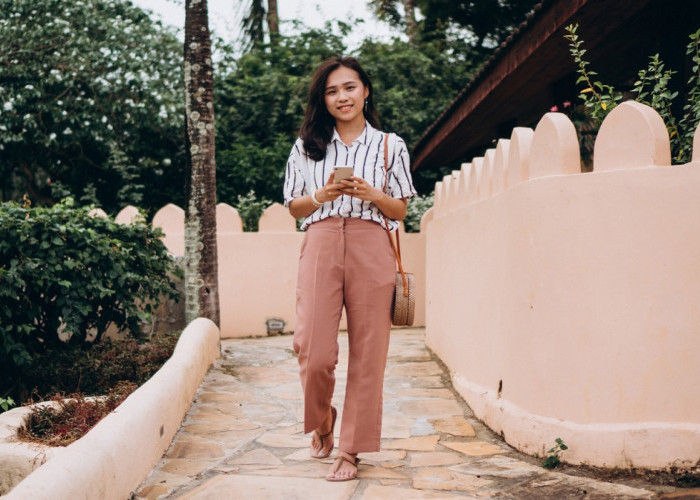 Kenyamanan tanpa Korbankan Gaya, Simak 5 Tren Outfit Bawahan untuk Wanita yang Populer Tahun 2025