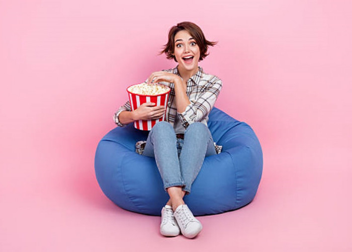 Inspirasi Outfit Nonton Bioskop Wanita yang Simple, Super Nyaman dan Modis