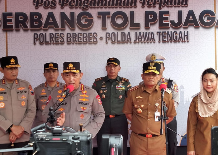 Kapolri Pantau Jalur Mudik dan Titik Kepadatan Lalin di Pospam Terpadu Exit Tol Pejagam Brebes