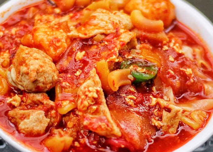 Rekomendasi Destinasi Seblak Paling Ikonik dan Favorit di Bandung, Cek Info Lengkapnya Berikut Ini