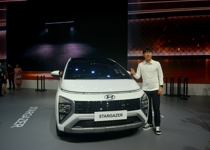 Shin Tae-yong Kunjungi Booth Hyundai di GIIAS 2022, Rasakan Impresi Pertama Stargazer 