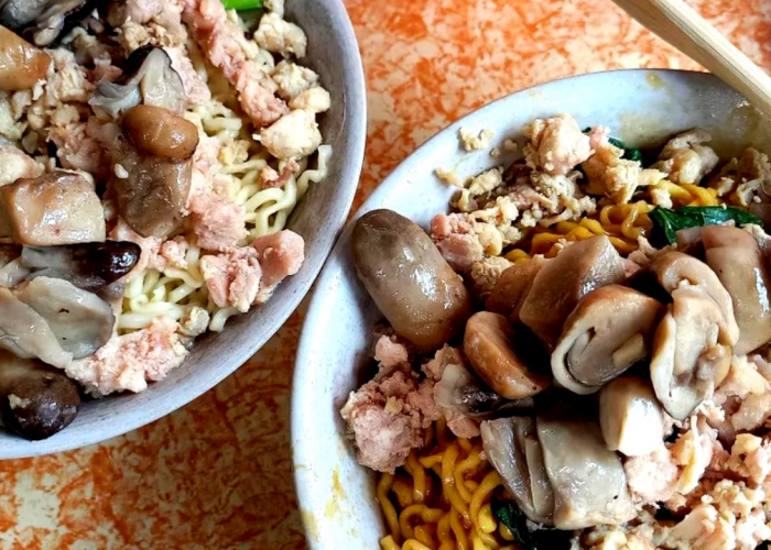 Wisata Kuliner Mie Ayam di Malang yang Enak, Murah, dan Kaya Topping Favorit 