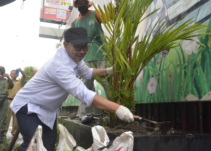 Ubah Kesan Kumuh, Pemkot Yogyakarta Tanam Pohon di Area Depo Sampah 