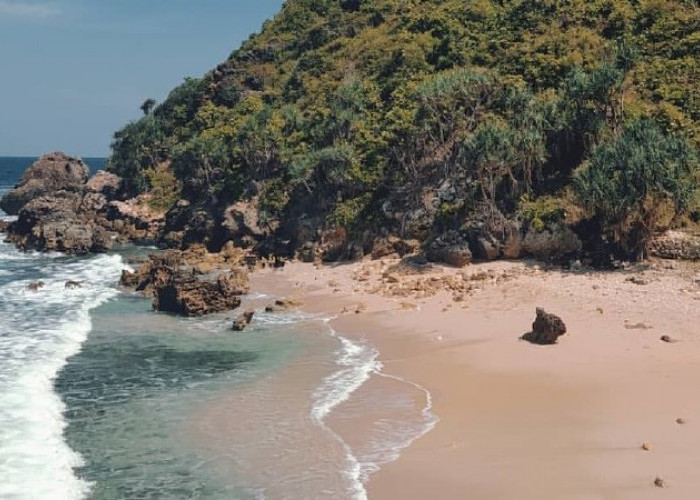 Rekomendasi Wisata Pantai Terpopuler di Wonogiri 2024  Wajib untuk di Kunjungi 